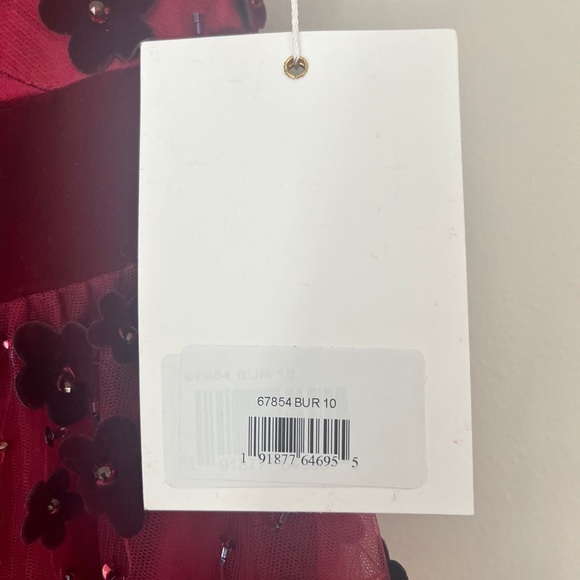 Mac Duggal EMBELLISHED BUTTERFLY SLEEVE VELVET HEM MIDI DRESS - Picture 5 of 7